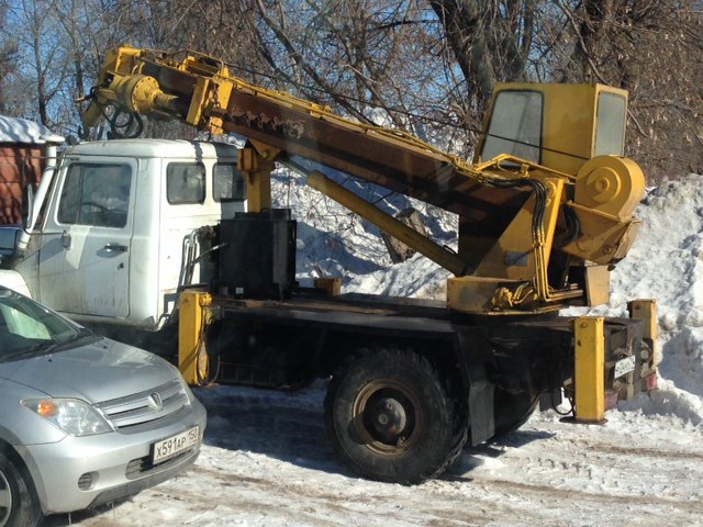 Японская автобуровая на базе ГАЗ 3308 Садко, вездеход