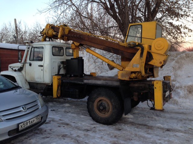 Японская автобуровая на базе ГАЗ 3308 Садко, вездеход